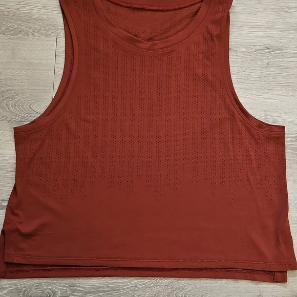 Lululemon Train to Be Tank Top Stripe Rain Stripe Savannah Size 8 - Picture 4 of 6